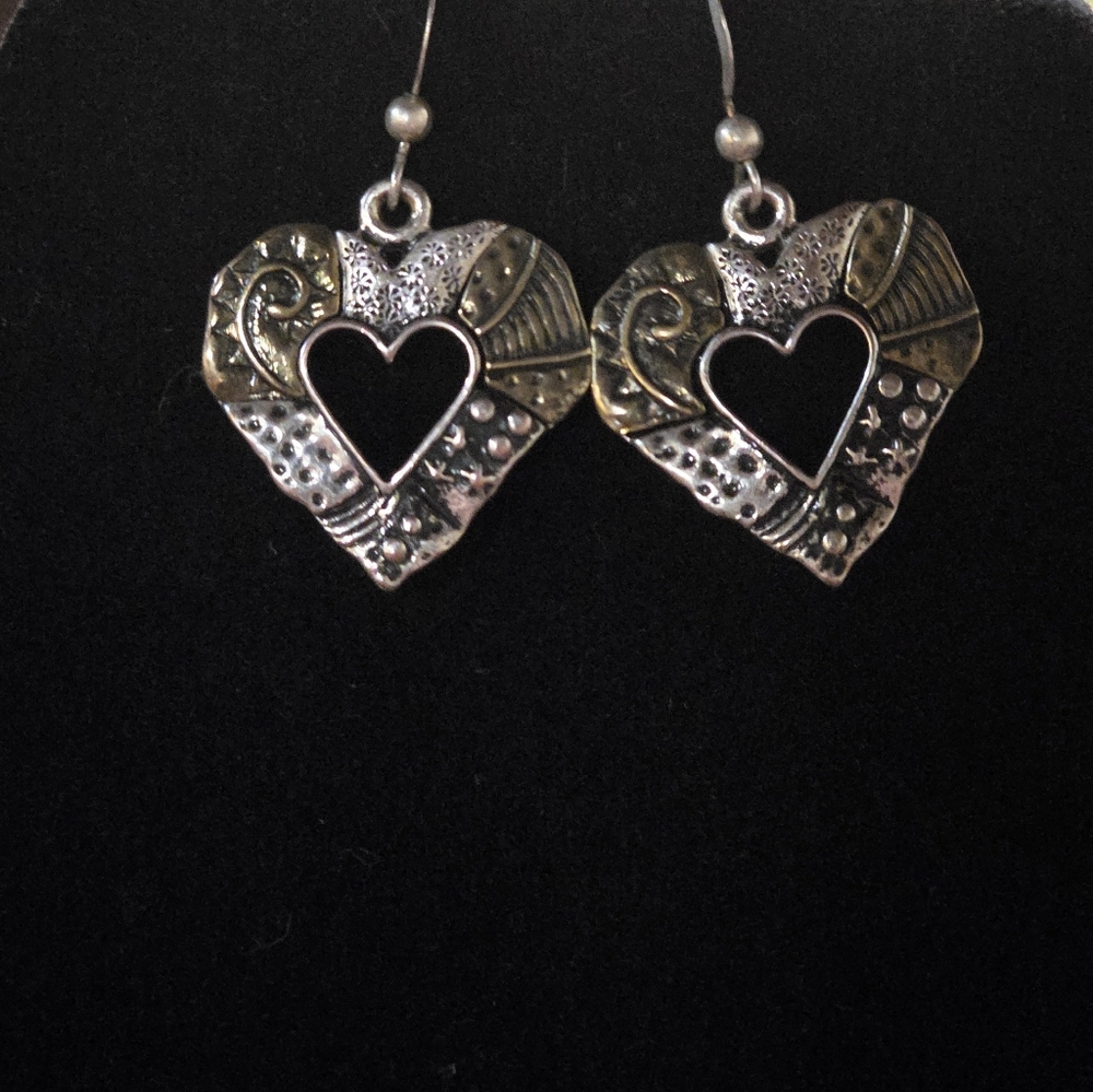 Vintage Heart Pendant Necklace and Earring Set - Picture 9 of 12